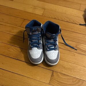 Jordan Kids Mid-Top Sneakers in Blue and Gray